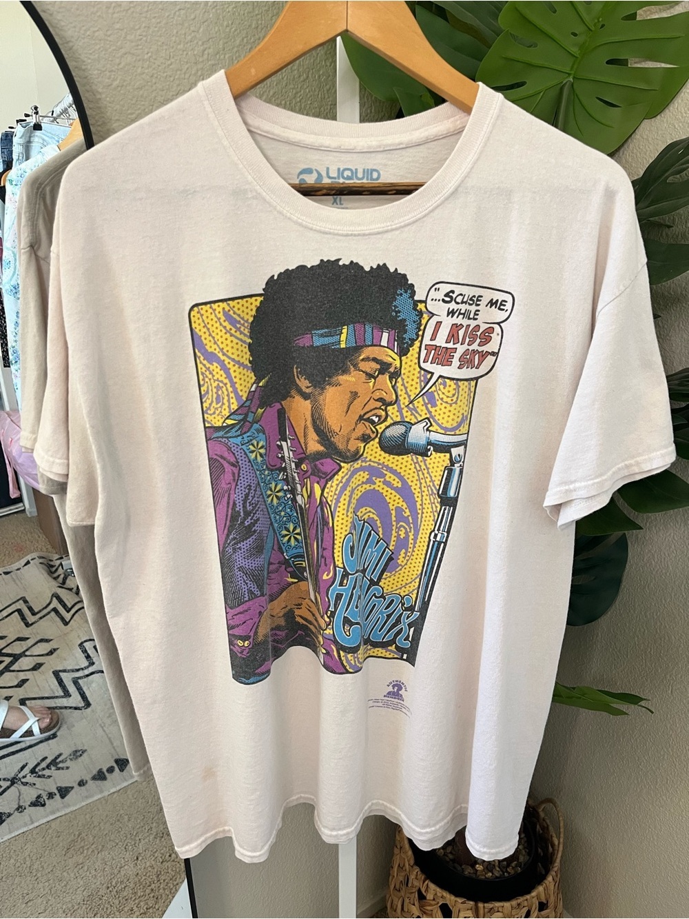 🎸 Jimi Hendrix “Kiss The Sky” Graphic Band Tee Size XL